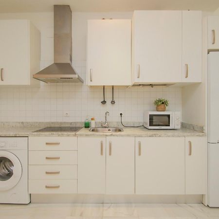 Lovely Apt In The City Center - 15M Walk Giralda Sevilla Bagian luar foto