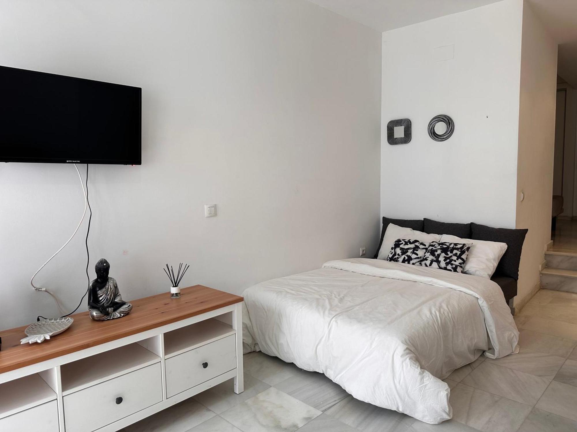 Lovely Apt In The City Center - 15M Walk Giralda Sevilla Bagian luar foto