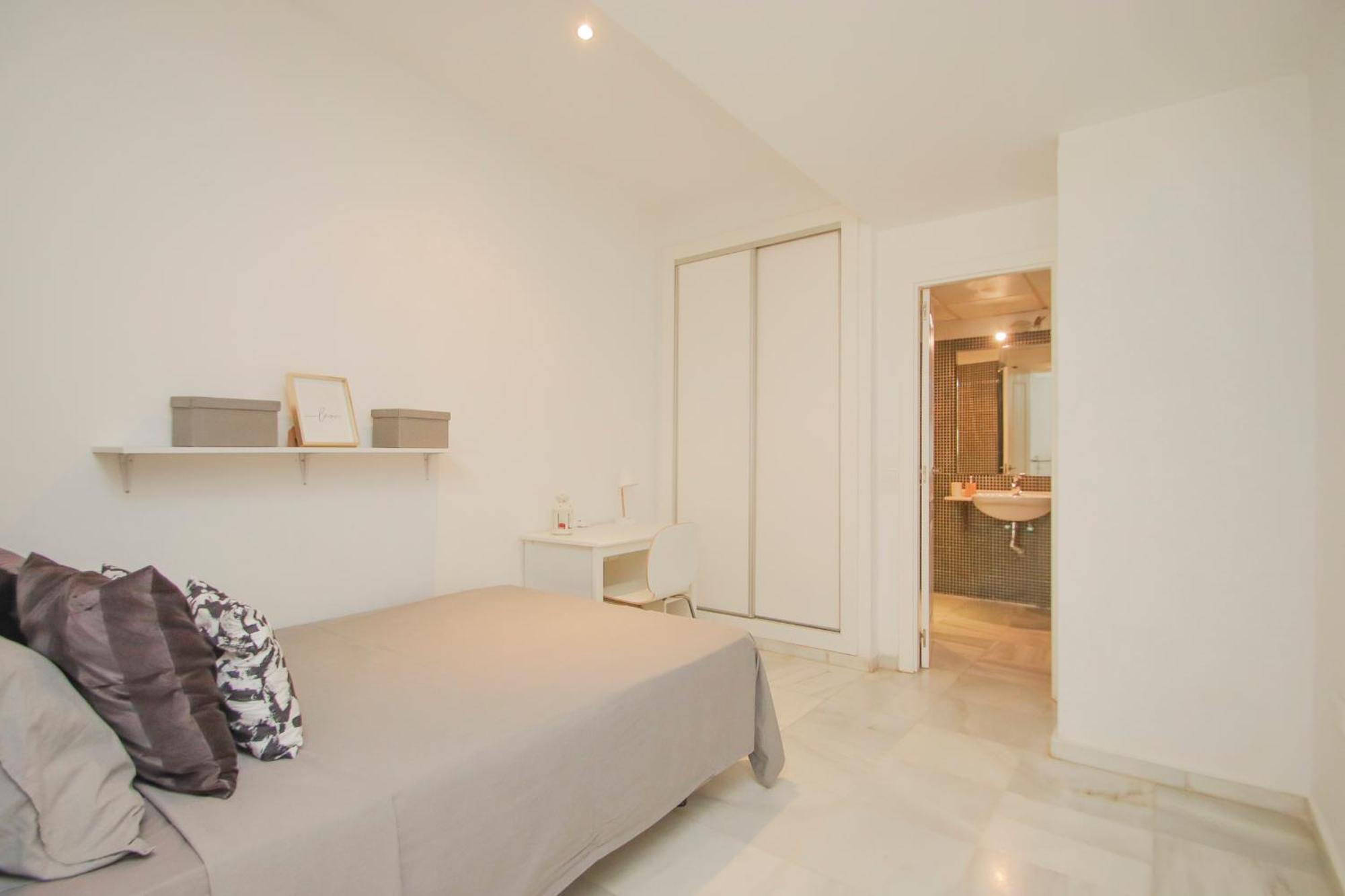 Lovely Apt In The City Center - 15M Walk Giralda Sevilla Bagian luar foto