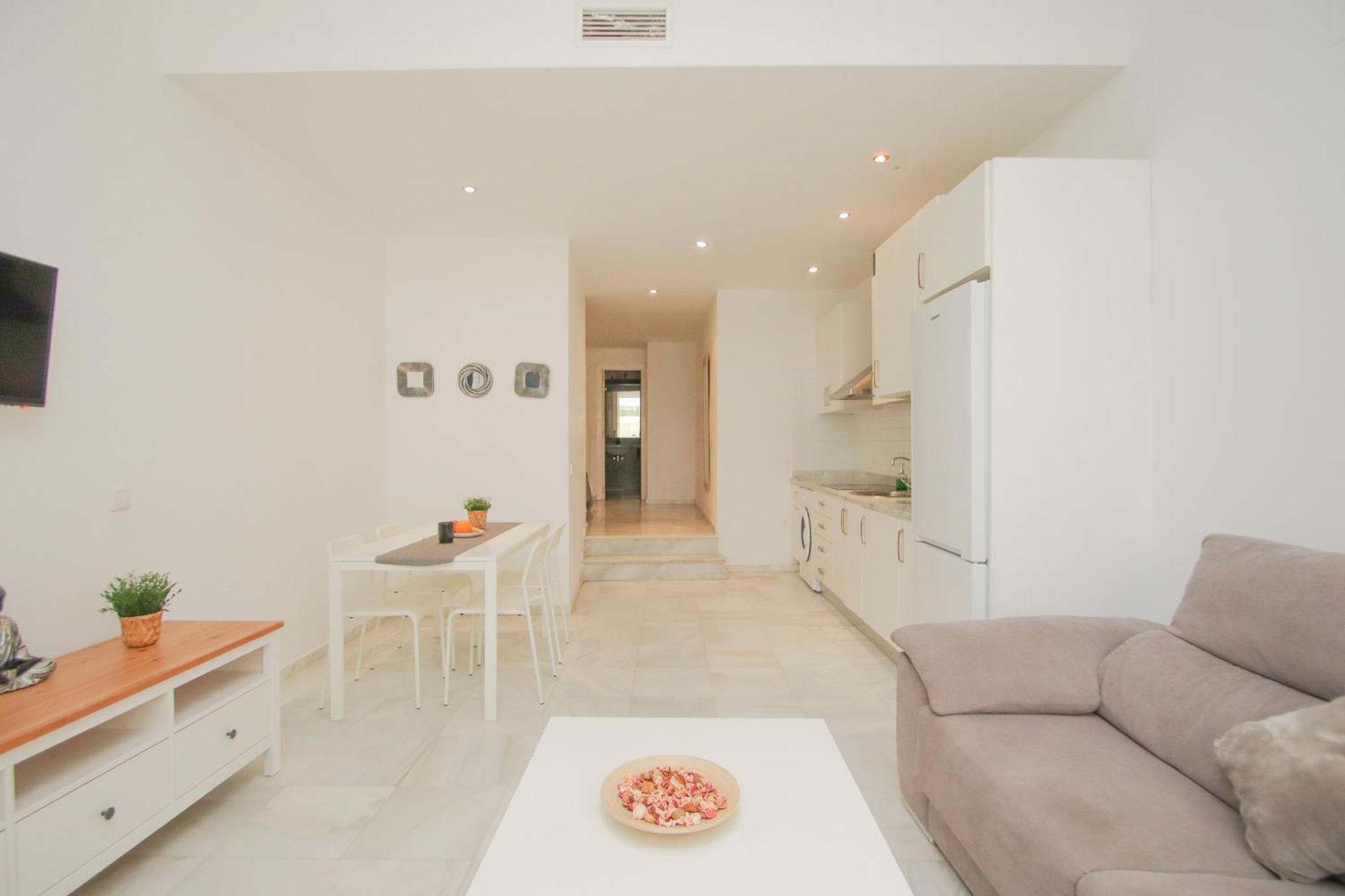 Lovely Apt In The City Center - 15M Walk Giralda Sevilla Bagian luar foto