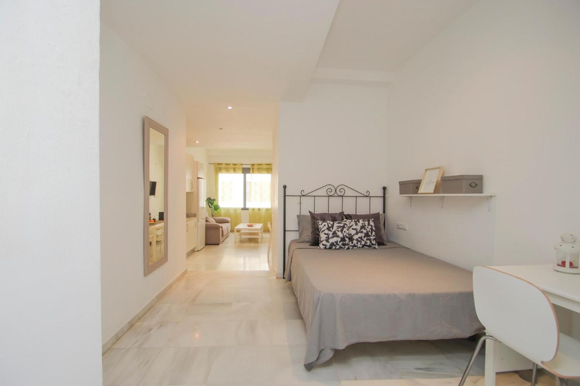 Lovely Apt In The City Center - 15M Walk Giralda Sevilla Bagian luar foto