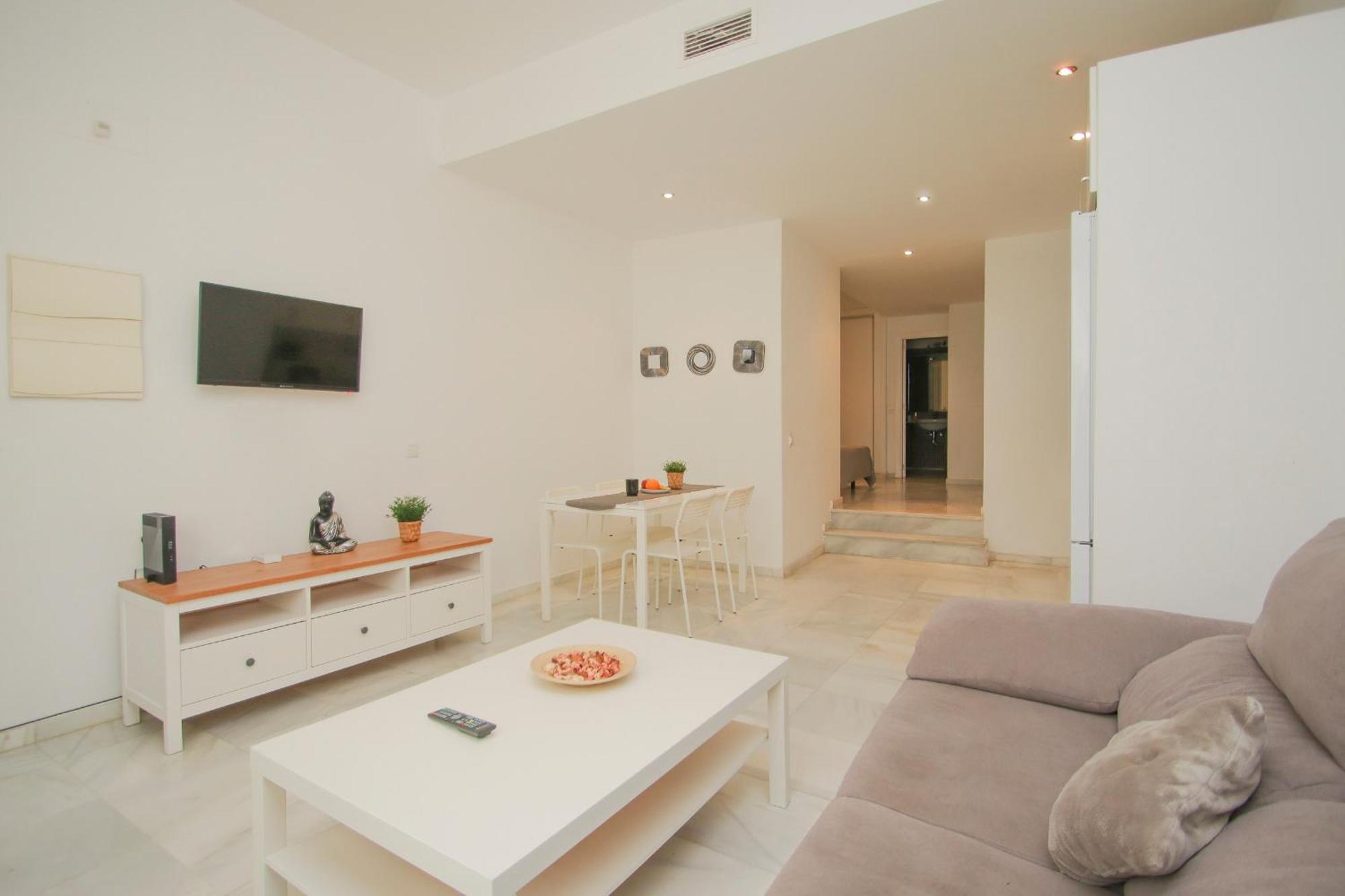 Lovely Apt In The City Center - 15M Walk Giralda Sevilla Bagian luar foto