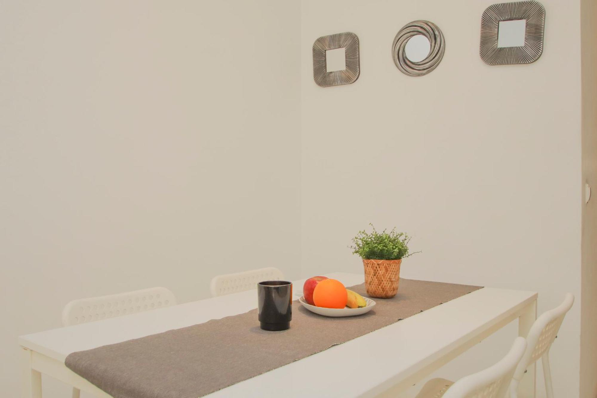 Lovely Apt In The City Center - 15M Walk Giralda Sevilla Bagian luar foto