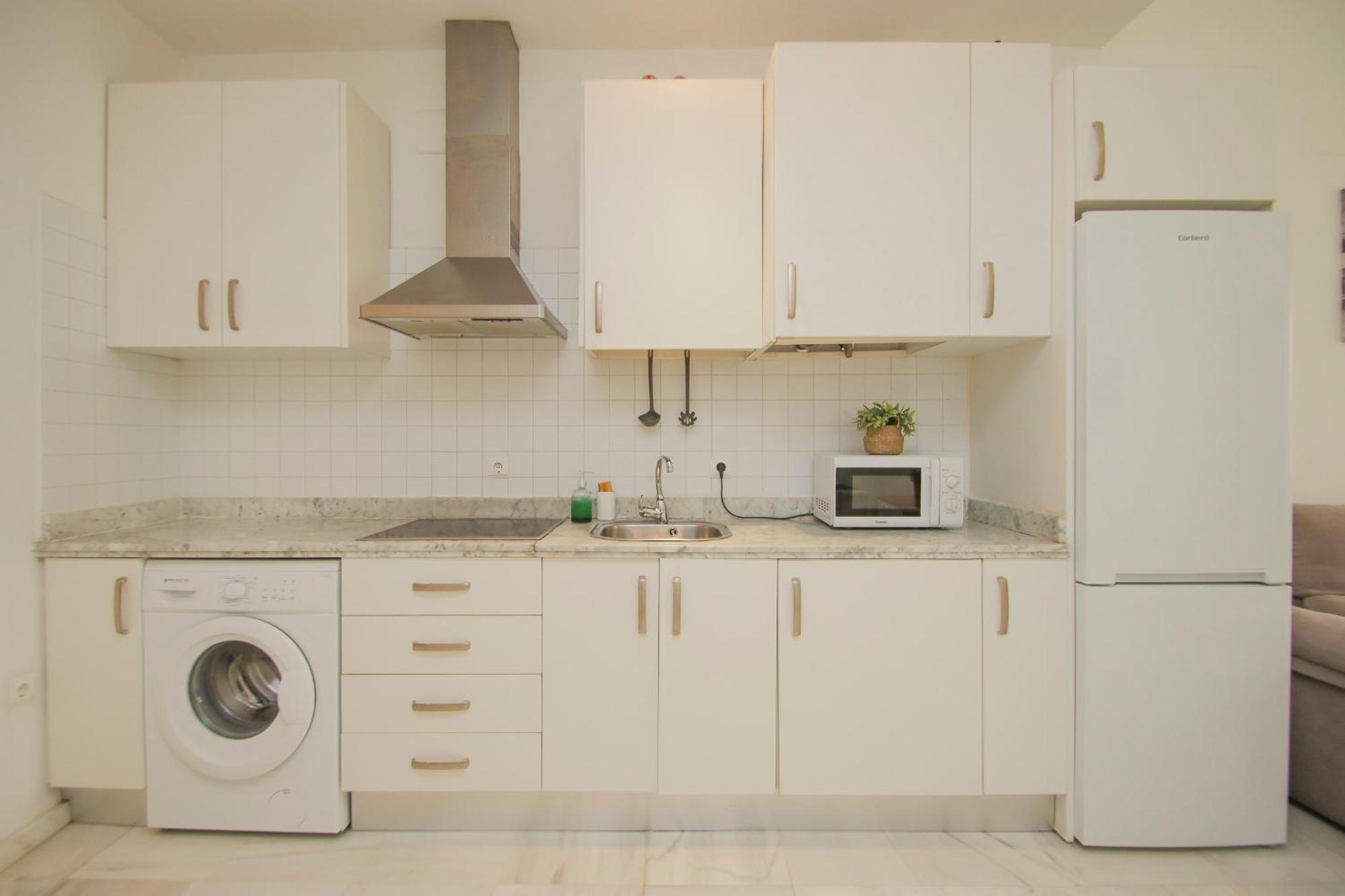 Lovely Apt In The City Center - 15M Walk Giralda Sevilla Bagian luar foto