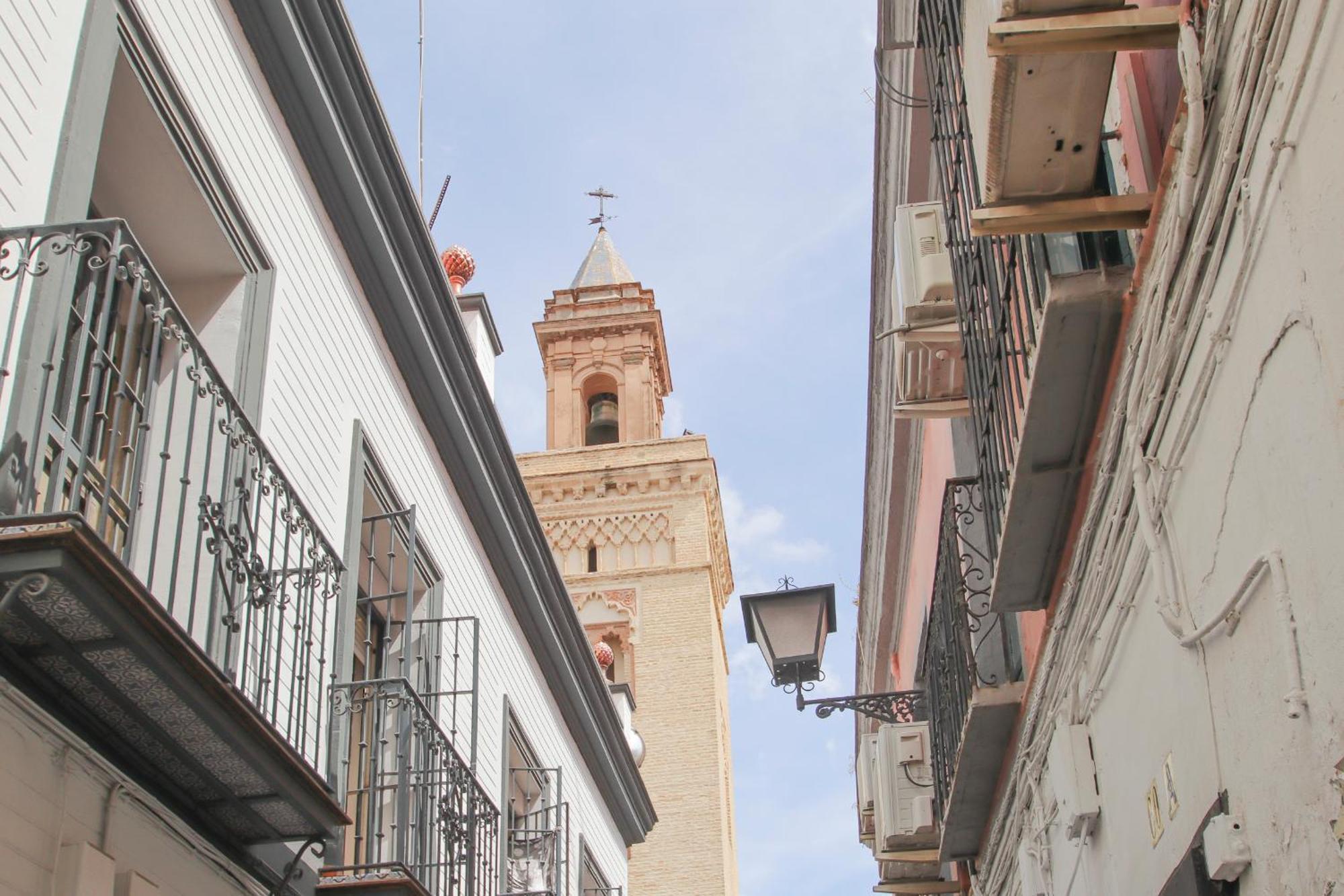 Lovely Apt In The City Center - 15M Walk Giralda Sevilla Bagian luar foto