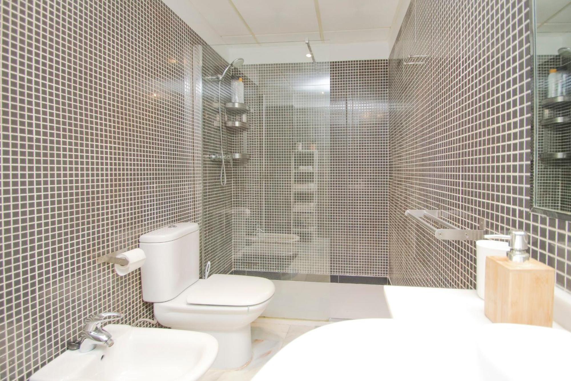 Lovely Apt In The City Center - 15M Walk Giralda Sevilla Bagian luar foto